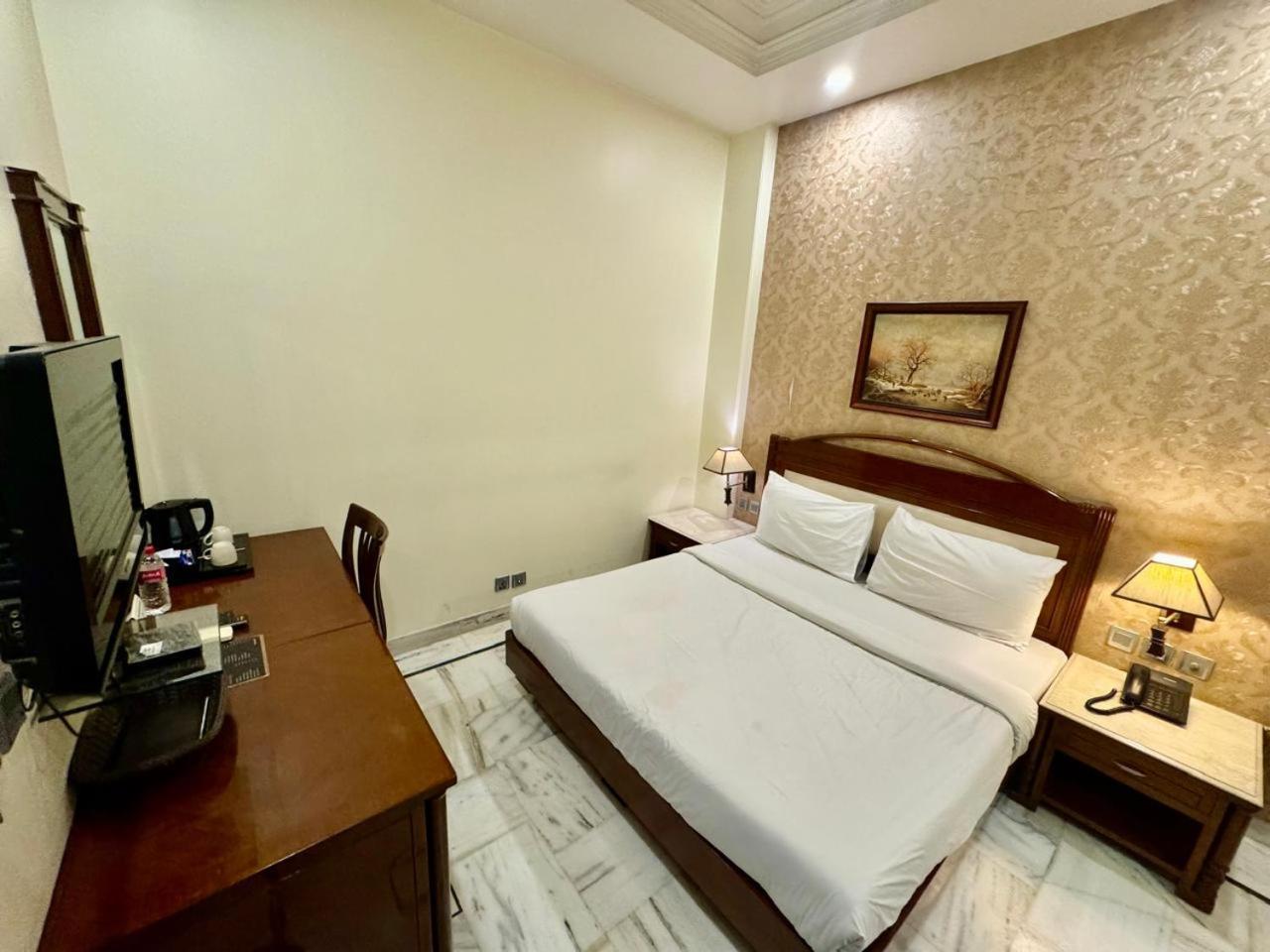 Hotel Florence Inn, Karol Bagh, New Delhi, 2 Min From Metro Exterior photo