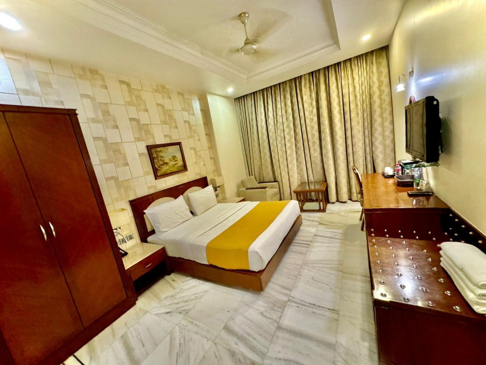 Hotel Florence Inn, Karol Bagh, New Delhi, 2 Min From Metro Exterior photo